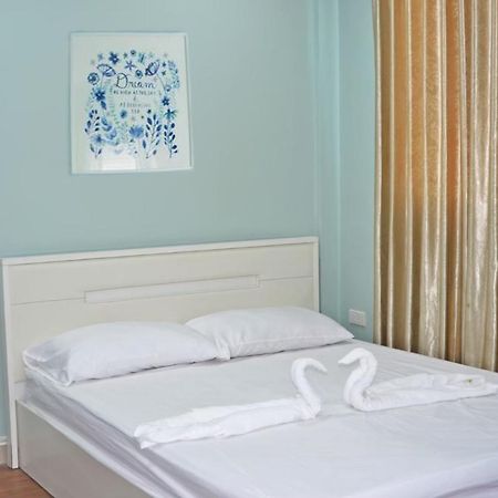 Baanpin Hotel & Cafe Бангкок Экстерьер фото