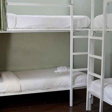 Baanpin Hotel & Cafe Бангкок Экстерьер фото