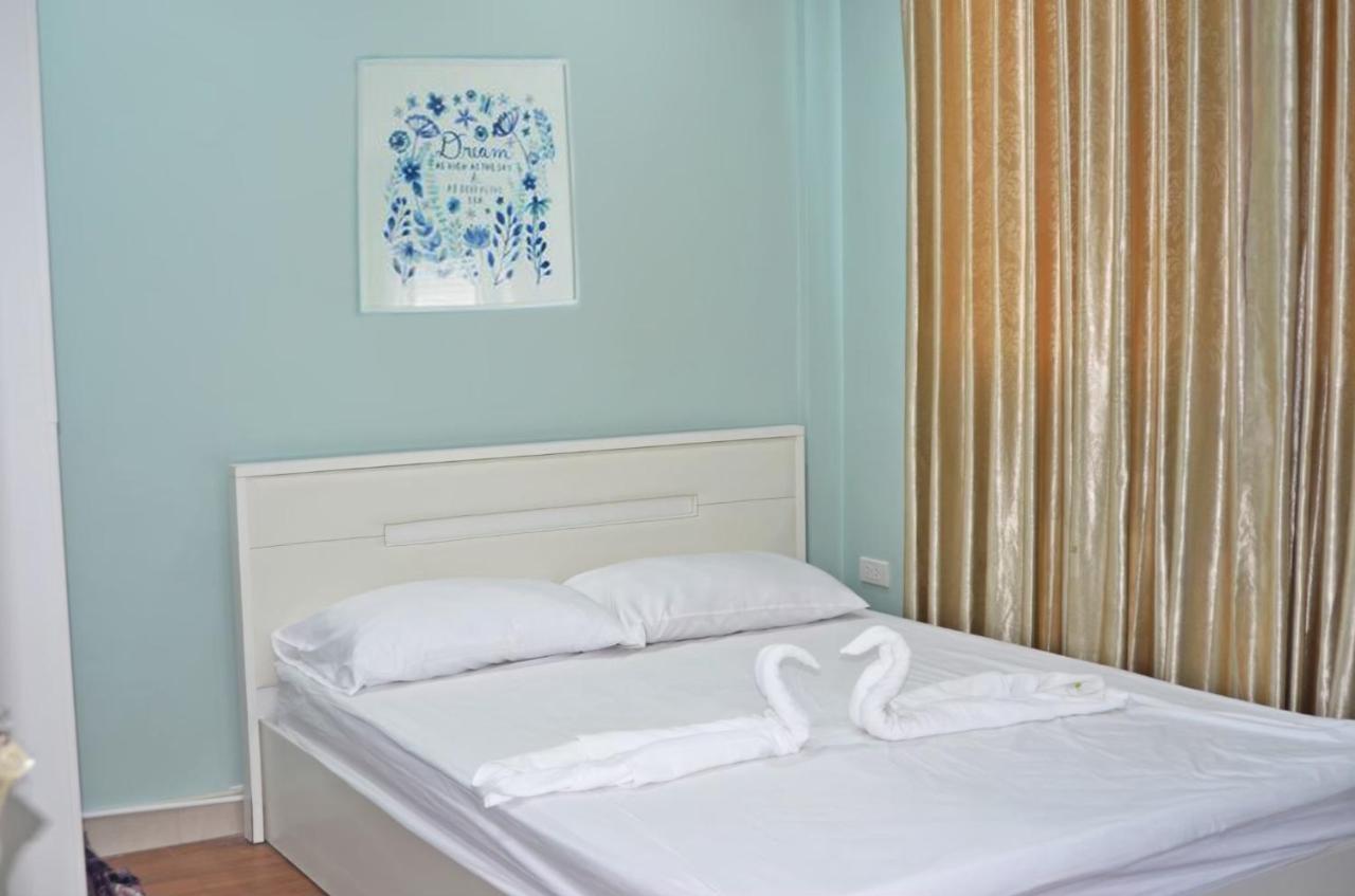 Baanpin Hotel & Cafe Бангкок Экстерьер фото