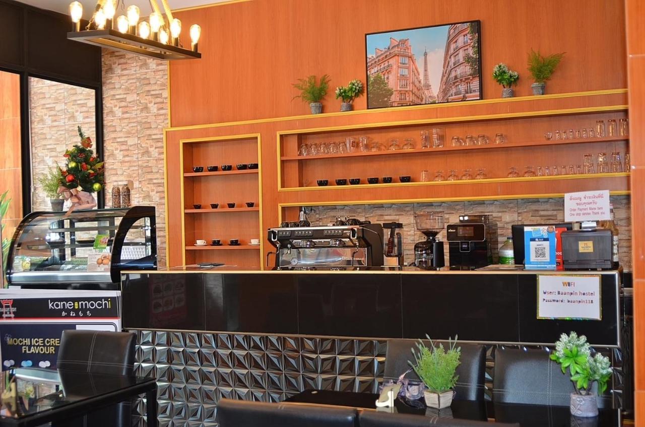 Baanpin Hotel & Cafe Бангкок Экстерьер фото